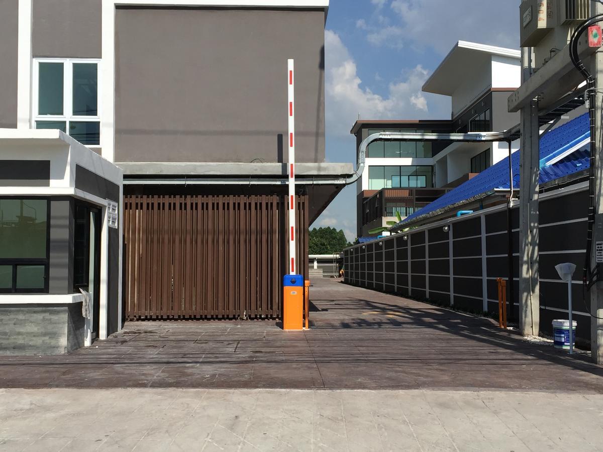 Апарт отель Modernbright Laemchabang Банг-Ламунг Экстерьер фото