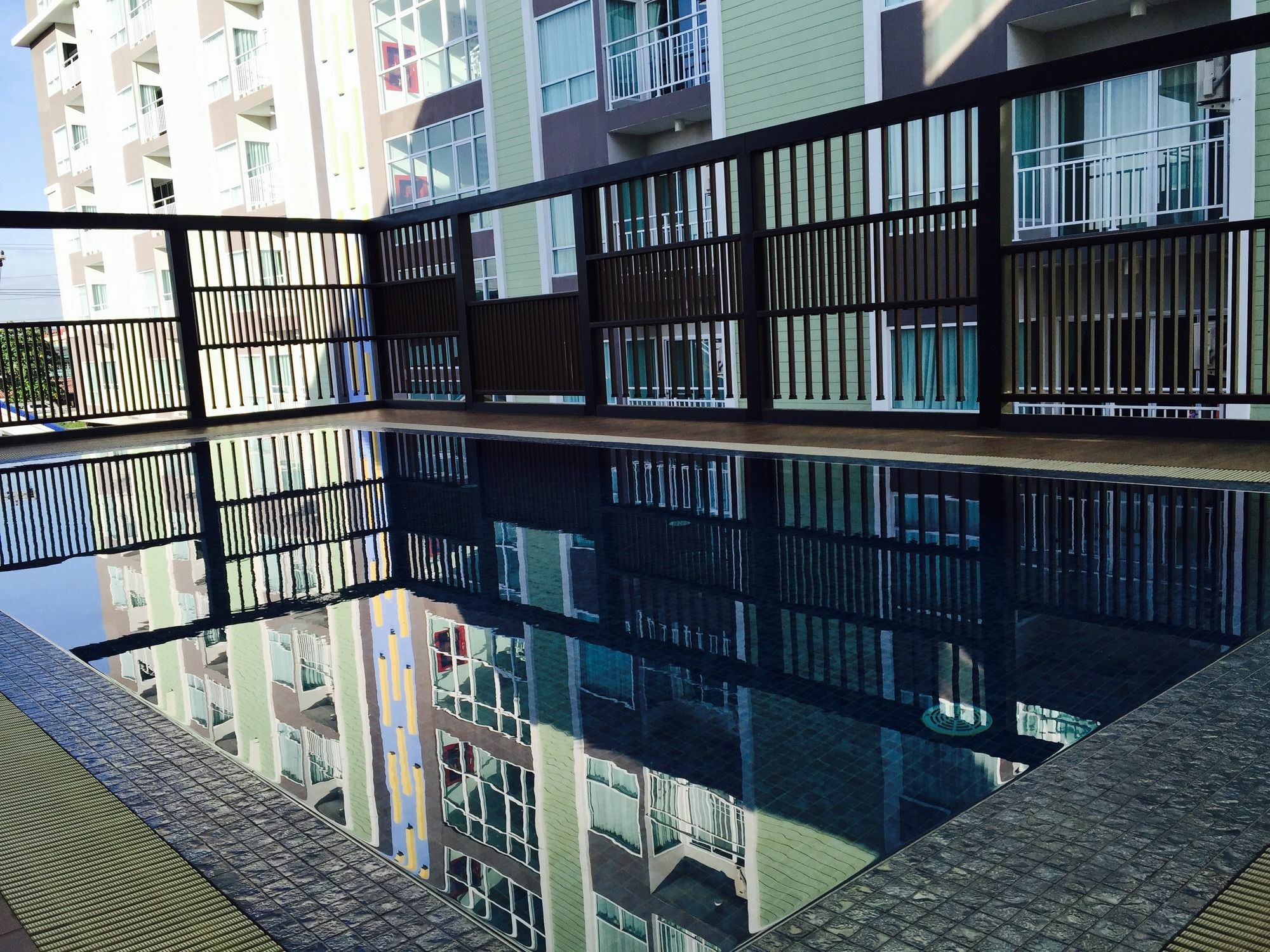 Апарт отель Modernbright Laemchabang Банг-Ламунг Экстерьер фото